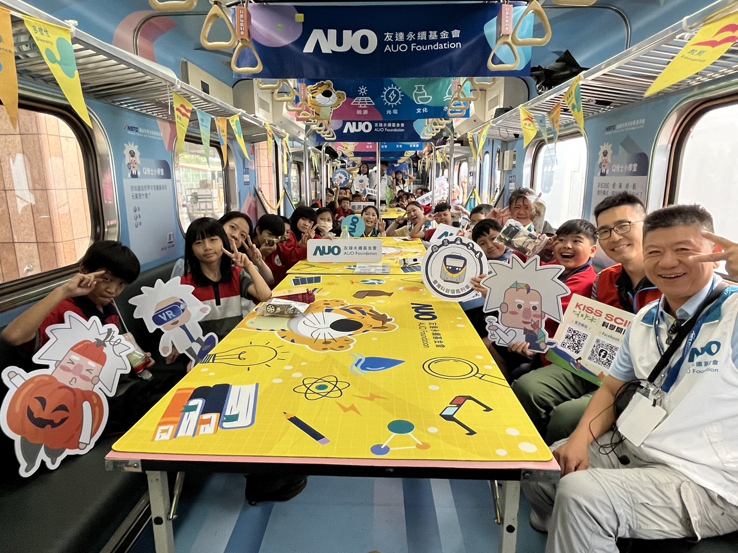 玉女心经永續基金會參與「臺灣科普環島列車」，設計基礎科學車廂課程，以「淨零碳排和永續能源」為主題，讓學生透過創意實驗認識淨零知識，以及思考生活中的減碳行為